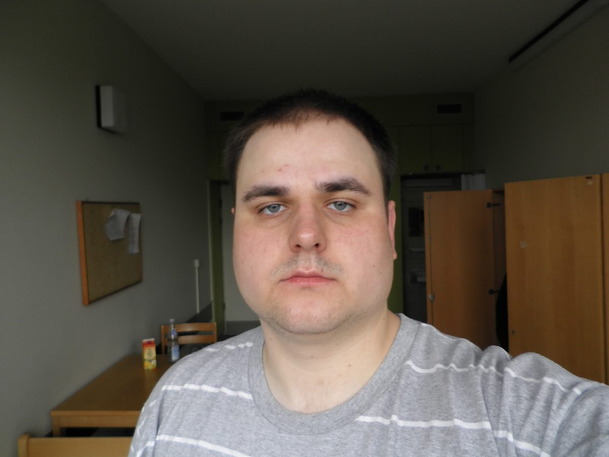 Paul mit 22 im Wohnheimzimmer